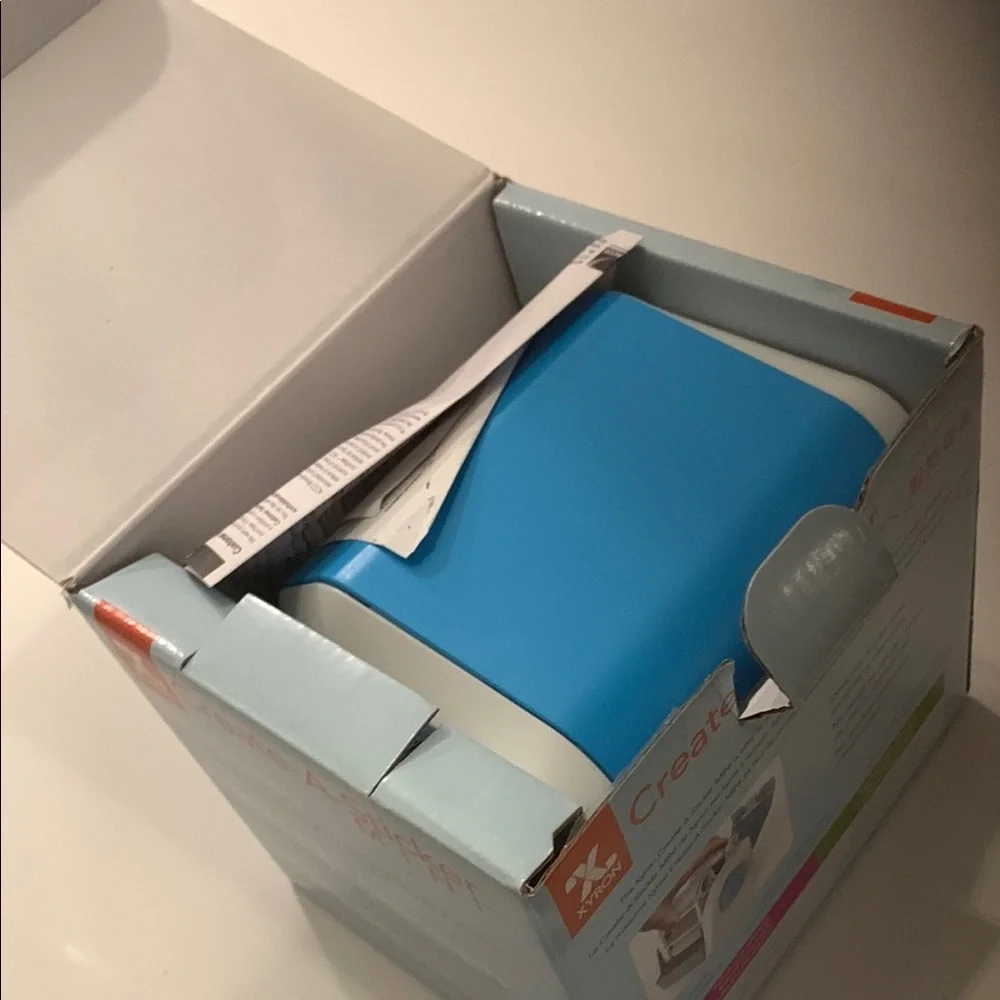 Xyron Create-A-Sticker Mini Machine - Picture 2 of 3